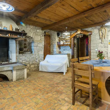 3 Bedroom Stunning In Gora Glusic 펜션 Stanisovi