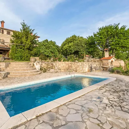 펜션 3 Bedroom Stunning In Gora Glusic Stanisovi